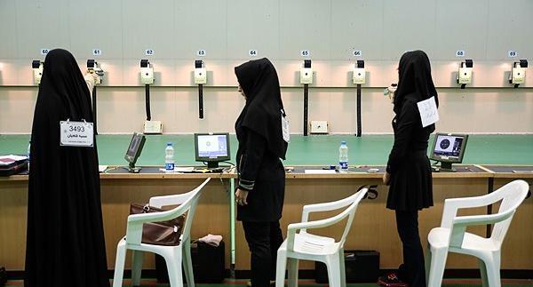 عکس نوشته ارزنده ترین زینت زن حفظ حجاب است