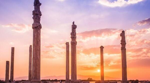 عکس تخت جمشید در شب