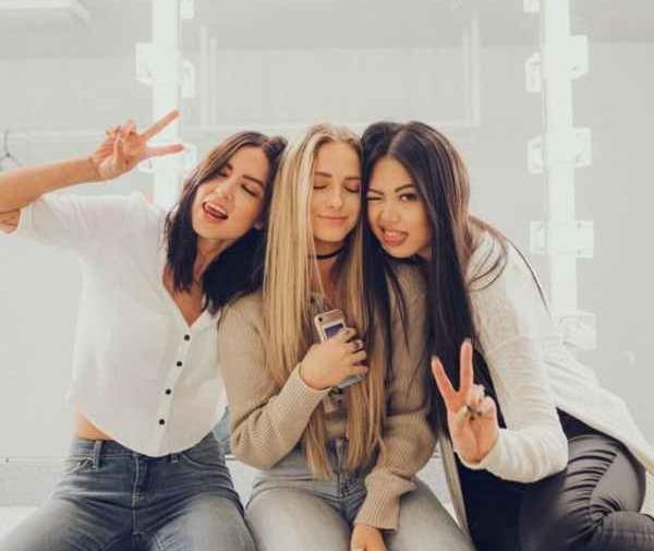 عکس دوستانه صمیمی دخترونه سه نفره