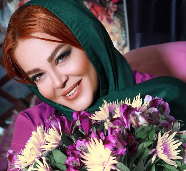 عکس بهاره در مراسم ختم