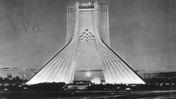 عکس سیاه سفید برج آزادی