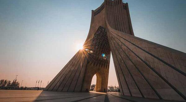 عکس سیاه سفید برج آزادی