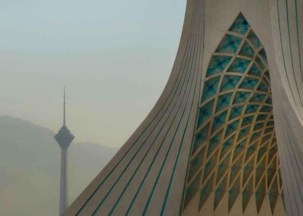 عکس سیاه سفید برج آزادی