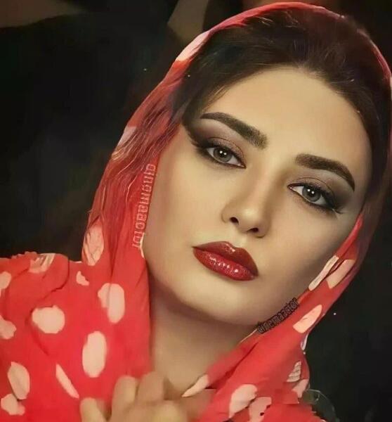 عکس های لیندا کیانی با آرایش غلیظ