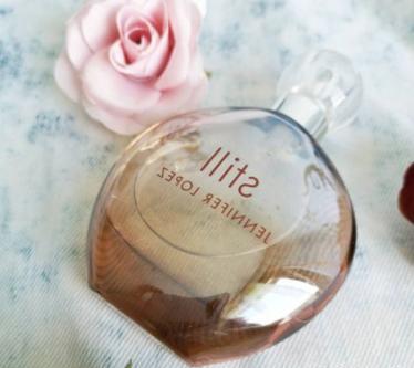 عکس عطر جنیفر لوپز