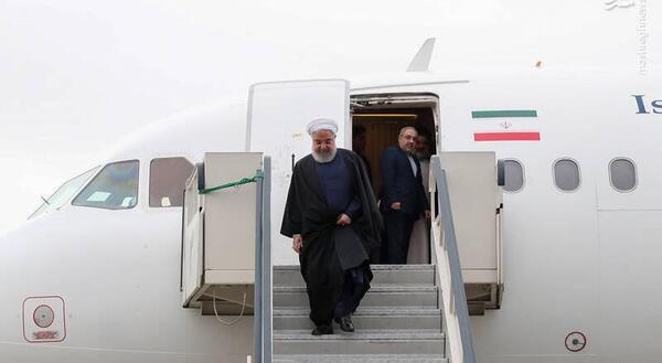 عکس ایستاده روحانی