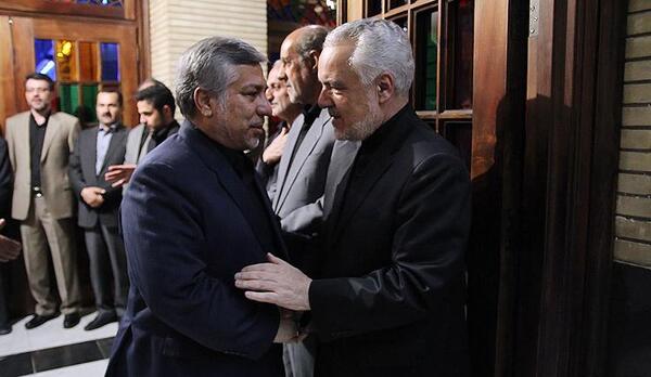 عکس ایستاده روحانی