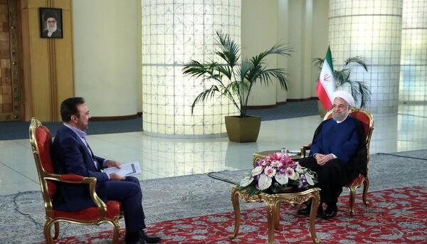 عکس ایستاده روحانی