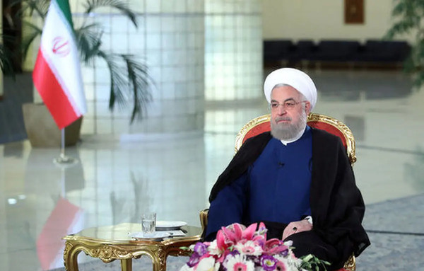 عکس ایستاده روحانی