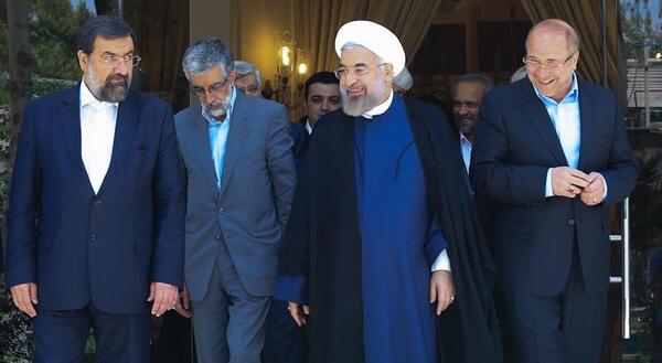 عکس ایستاده روحانی
