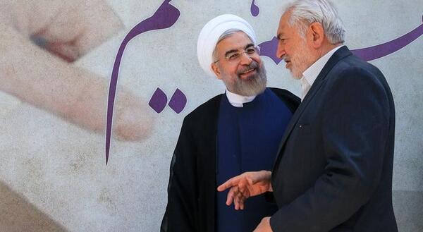 عکس ایستاده روحانی