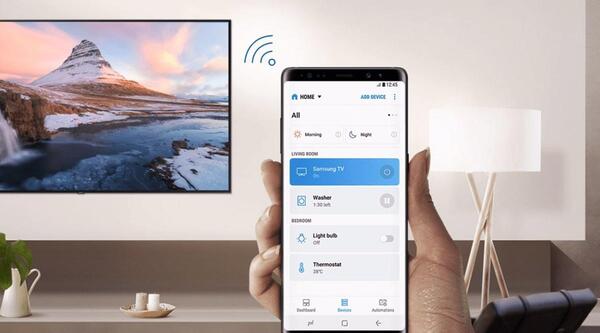 عکس تصویر گوشی اپل روی تلویزیون سامسونگ