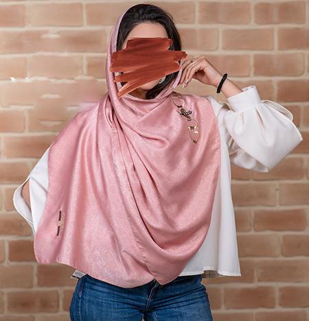 عکس دختر با شال صورتی