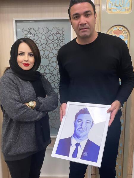 عکس همسر جواد نکونام در فرودگاه