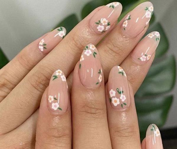 عکس طراحی ناخن اکلیلی