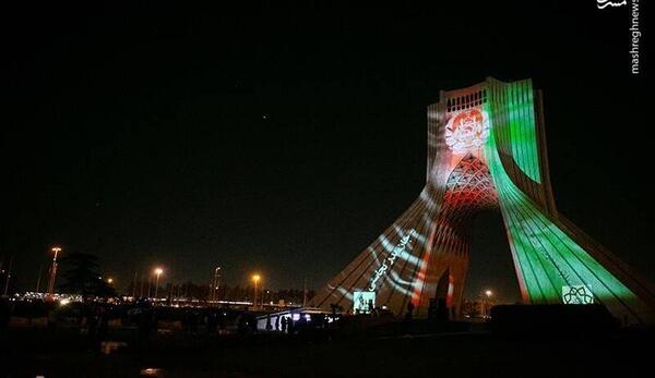 عکس برج آزادی در شب