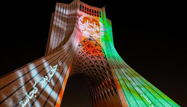 عکس برج آزادی در شب