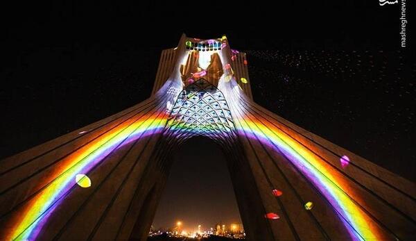 عکس برج آزادی در شب