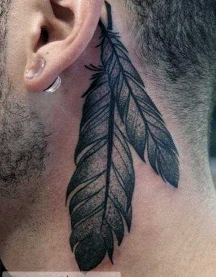 عکس تاتو روی گردن مردانه