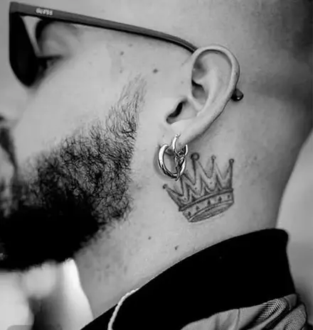 عکس تاتو روی گردن مردانه