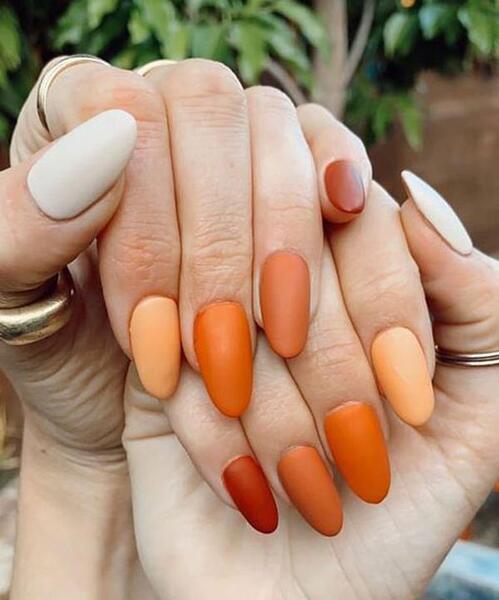 عکس مدل ناخن ساده پاییزی