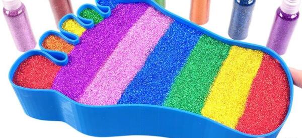 عکس رنگین کمان روی دست