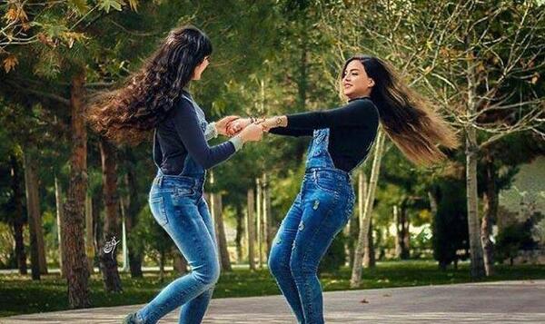 ژست عکس دونفره دخترانه