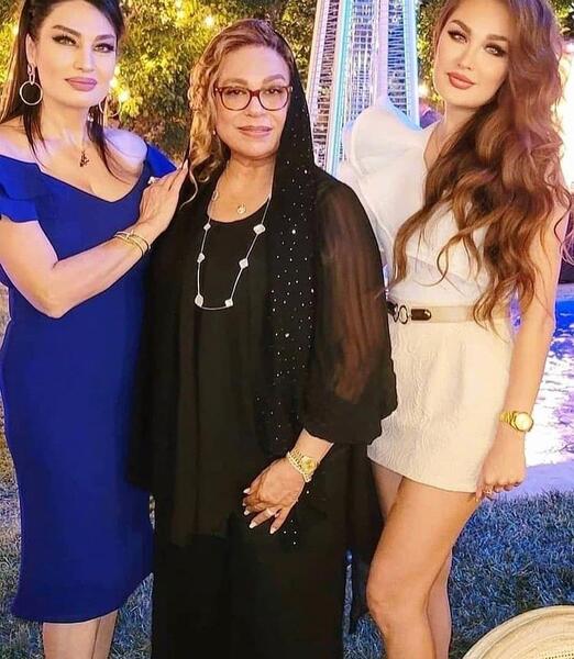 عکس طلا گلزار کنار ابی