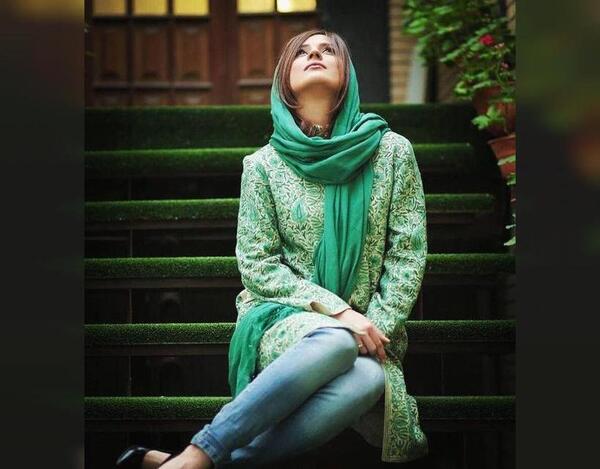 عکس ژست عکاسی تولد دخترانه با حجاب