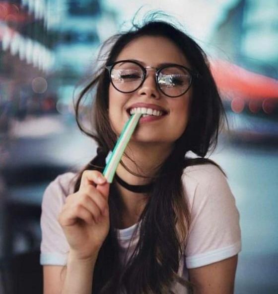 عکس دختر عینکی