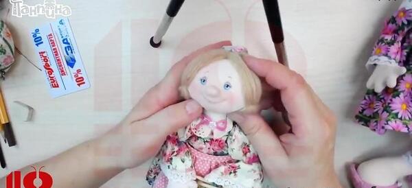 عکس نقاشی صورت عروسک روی پارچه