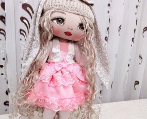 عکس نقاشی صورت عروسک روی پارچه