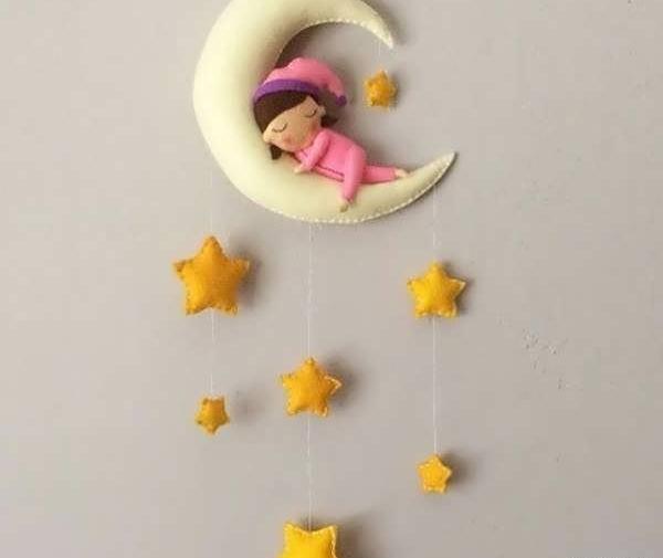 عکس نقاشی صورت عروسک روی پارچه