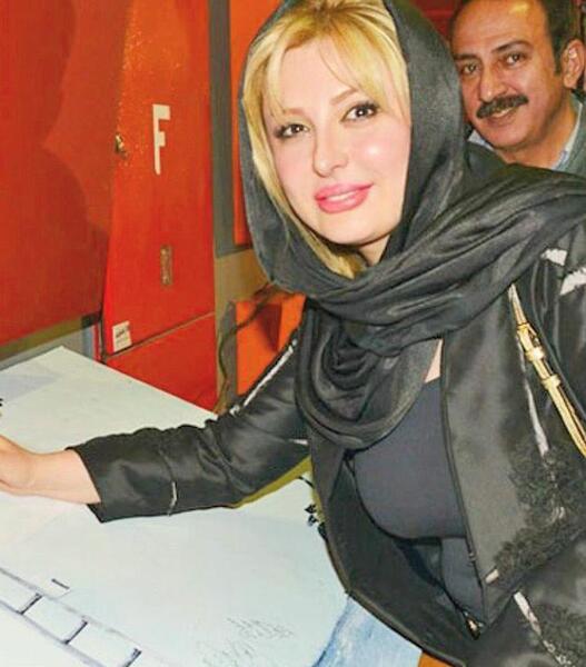عکس نیوشا ضیغمی در کنسرت