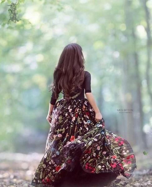 ژست عکس ایستاده با مانتو