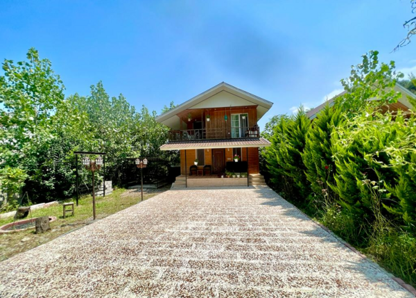 عکس کلبه کنار رودخانه