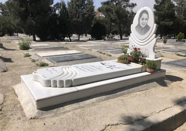 عکس سنگ قبر نوید افکاری