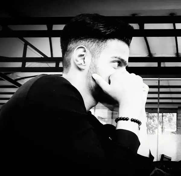 عکس فیک پسرونه برای پروفایل