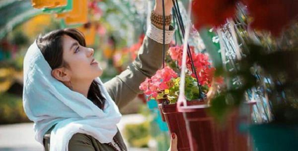 ژست های عکس گرفتن دخترانه با حجاب