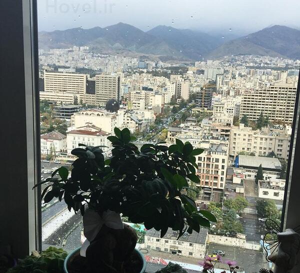 عکس منظره از پشت پنجره
