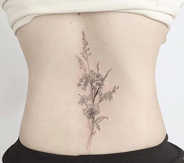 عکس مدل تاتو کمر زنانه