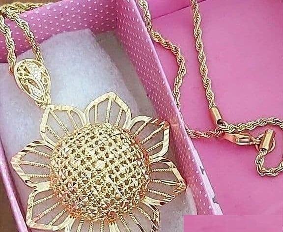 عکس گردنبند گل