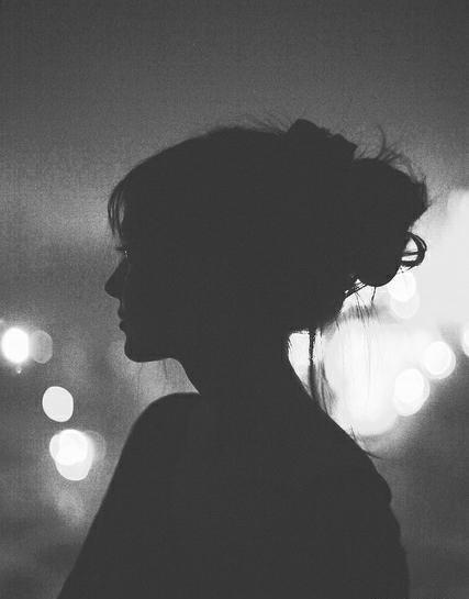 عکس سیاه سفید غمگین دخترونه