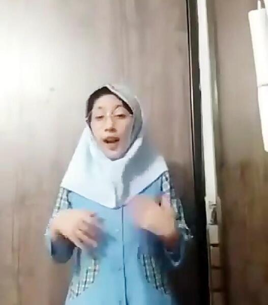 عکس سوتی عارف در مناظره