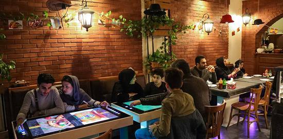 عکس رستوران رباتیک شاهین شهر