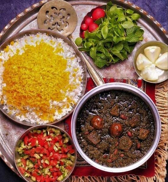 عکس قورمه سبزی تو دیگ