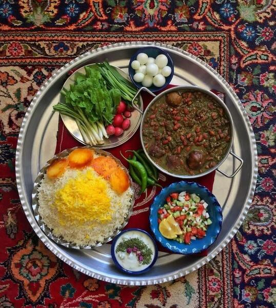 عکس قورمه سبزی تو دیگ