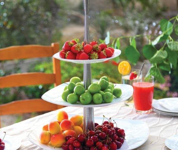 عکس چیدن میوه در ظرف