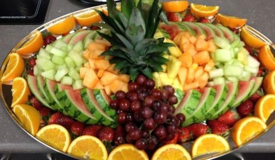 عکس چیدن میوه در ظرف