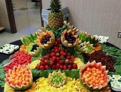 عکس چیدن میوه در ظرف